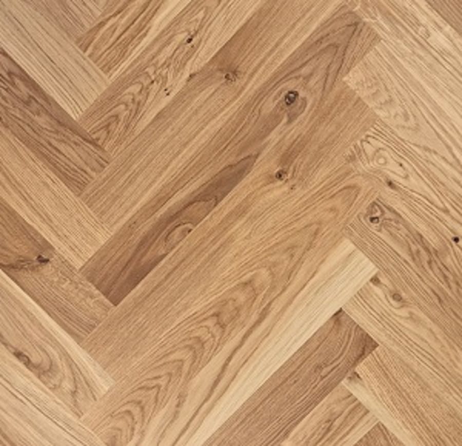 Natural oak herringbone parquet flooring with warm tones and visible knots
